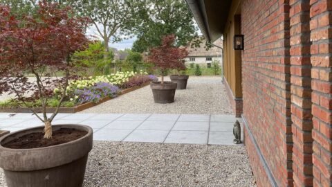 Landelijke tuin bij moderne woonhoeve, Dieden