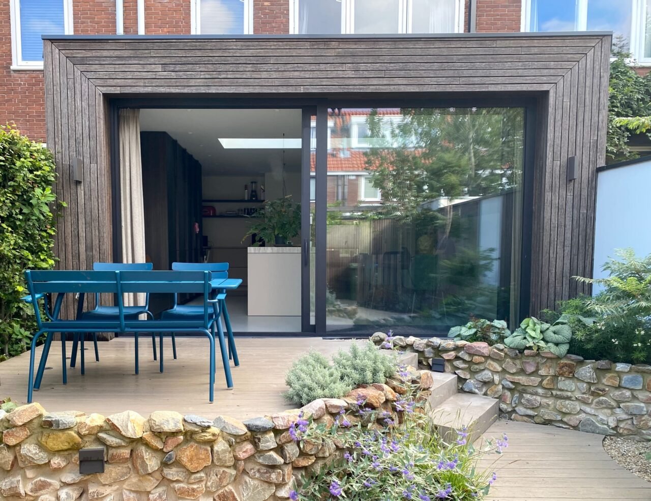 Stadstuin met cortenstaal en stapelmuur, foto 2