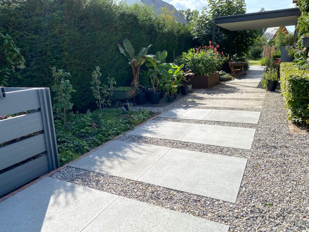 Tuin met overkapping, kas en tuinhuis, foto 7