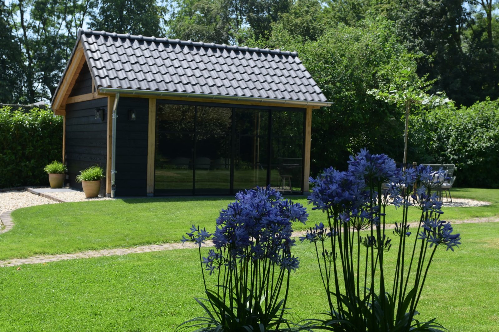 Tuinhuis met buitenkeuken