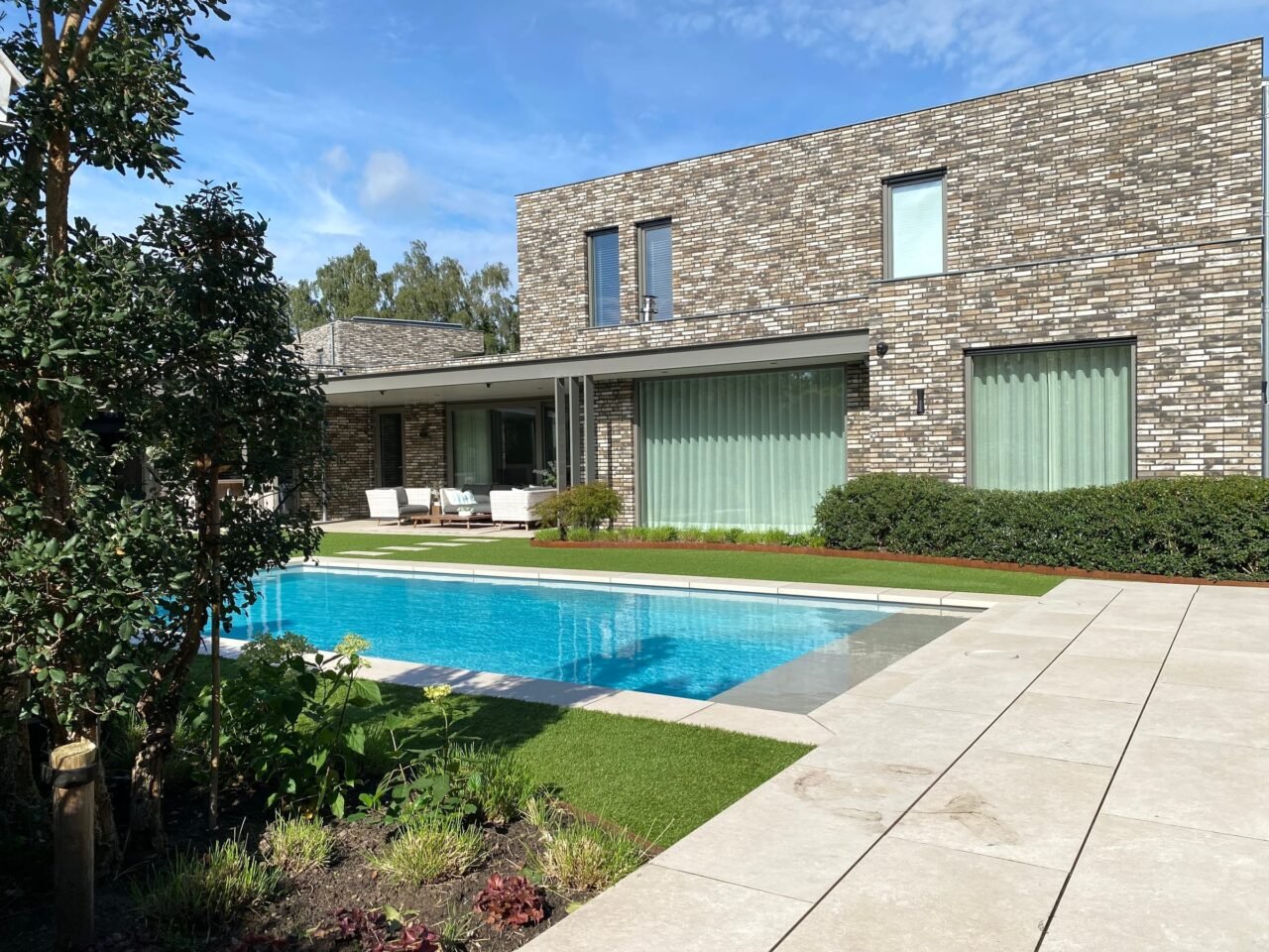 Villatuin met zwembad en poolhouse, foto 3