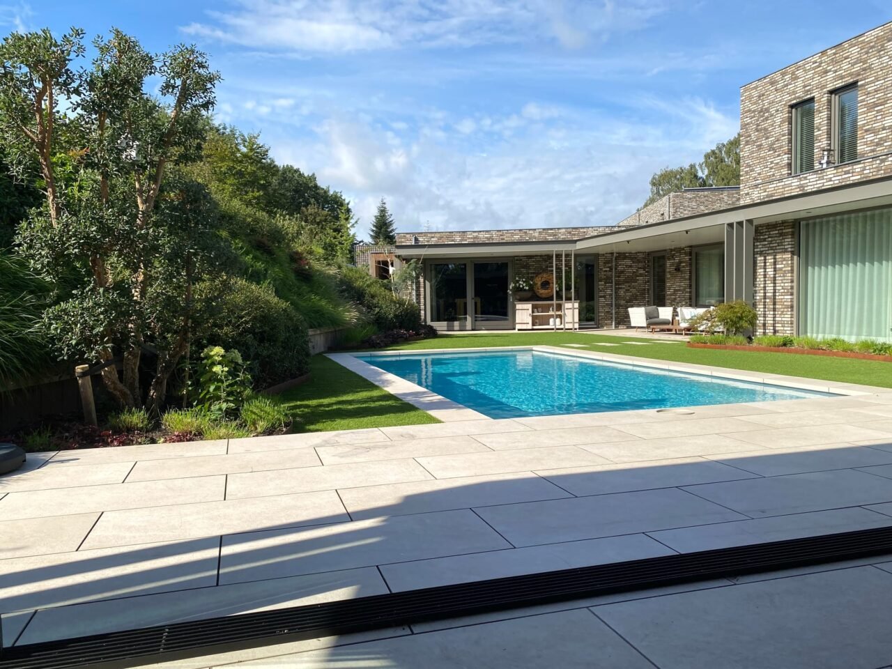 Villatuin met zwembad en poolhouse, foto 4