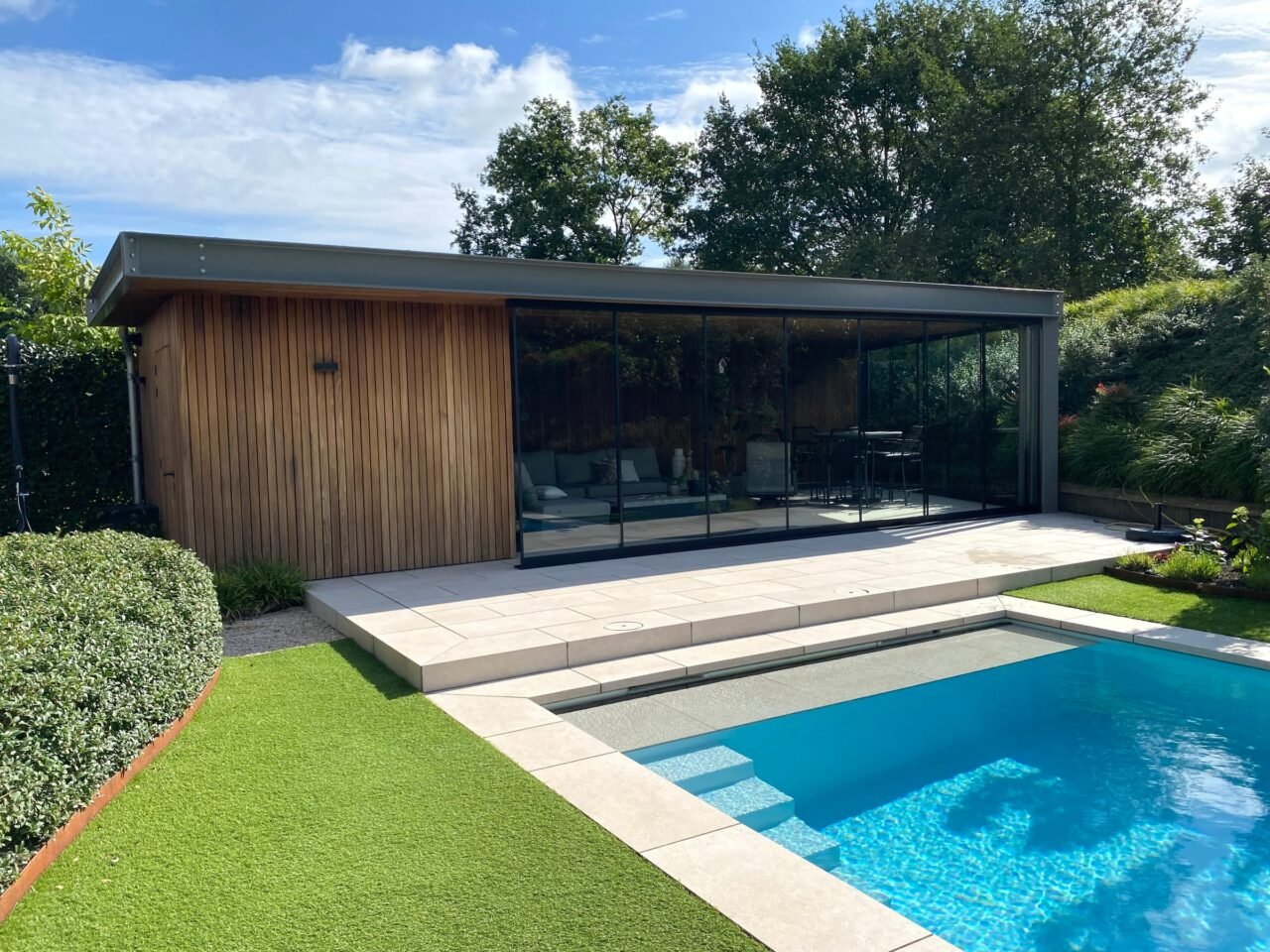 Villatuin met zwembad en poolhouse, foto 13