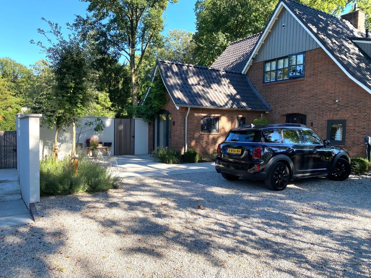 Voortuin met natuursteen en oprit, foto 6