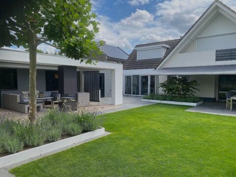 Wellness-tuin met lamellenoverkapping, Beuningen